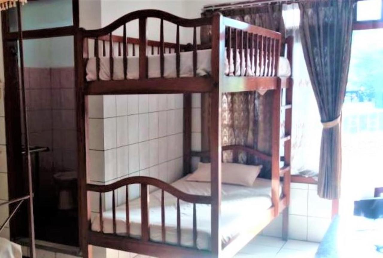 Wisma & Kantin Amanda Mojokerto Exteriér fotografie